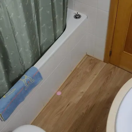 Privatunterkunft Rooms_Heart Apartment *